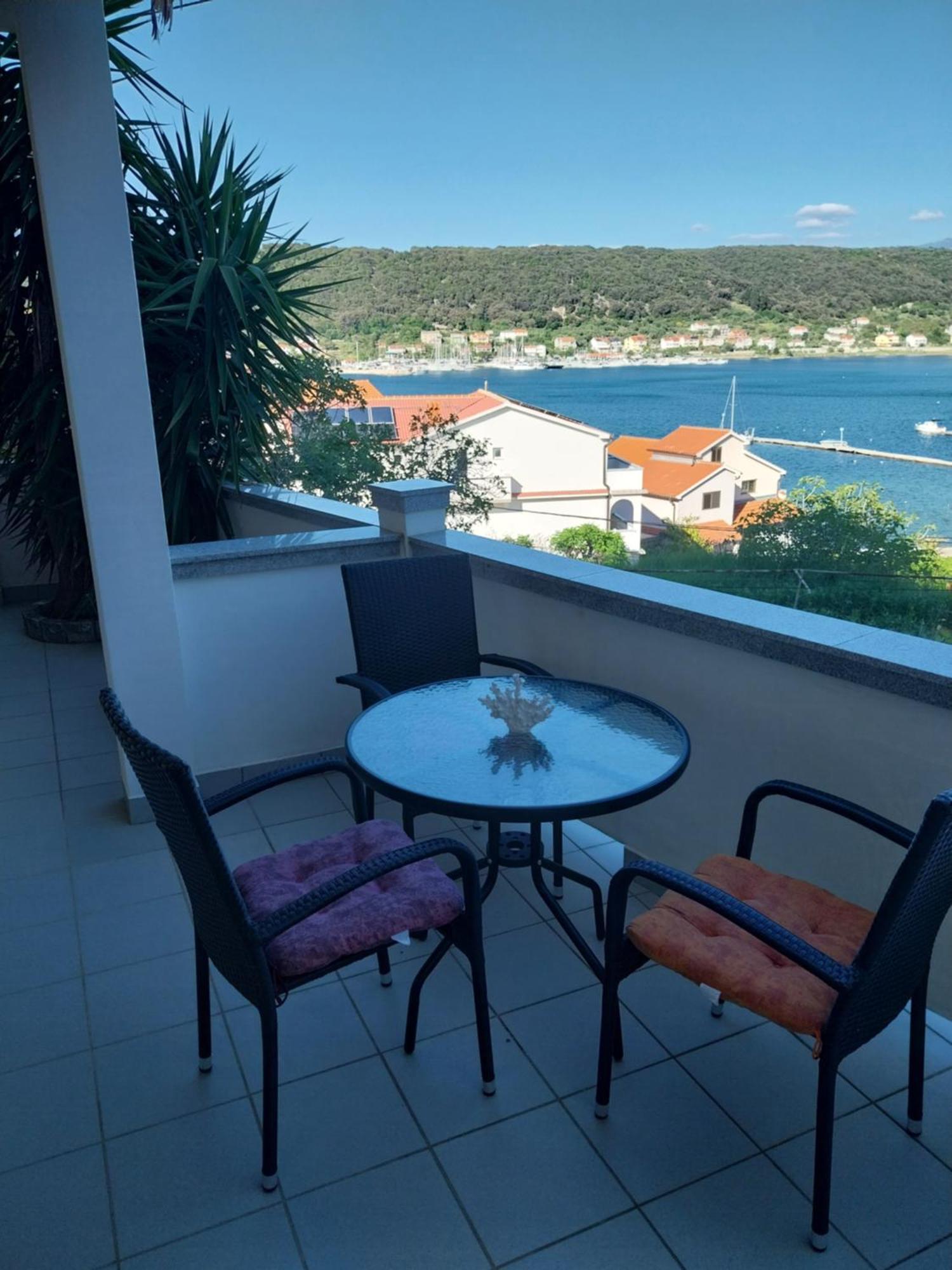 Ljubica Apartments And Rooms Supetarska Draga Ngoại thất bức ảnh