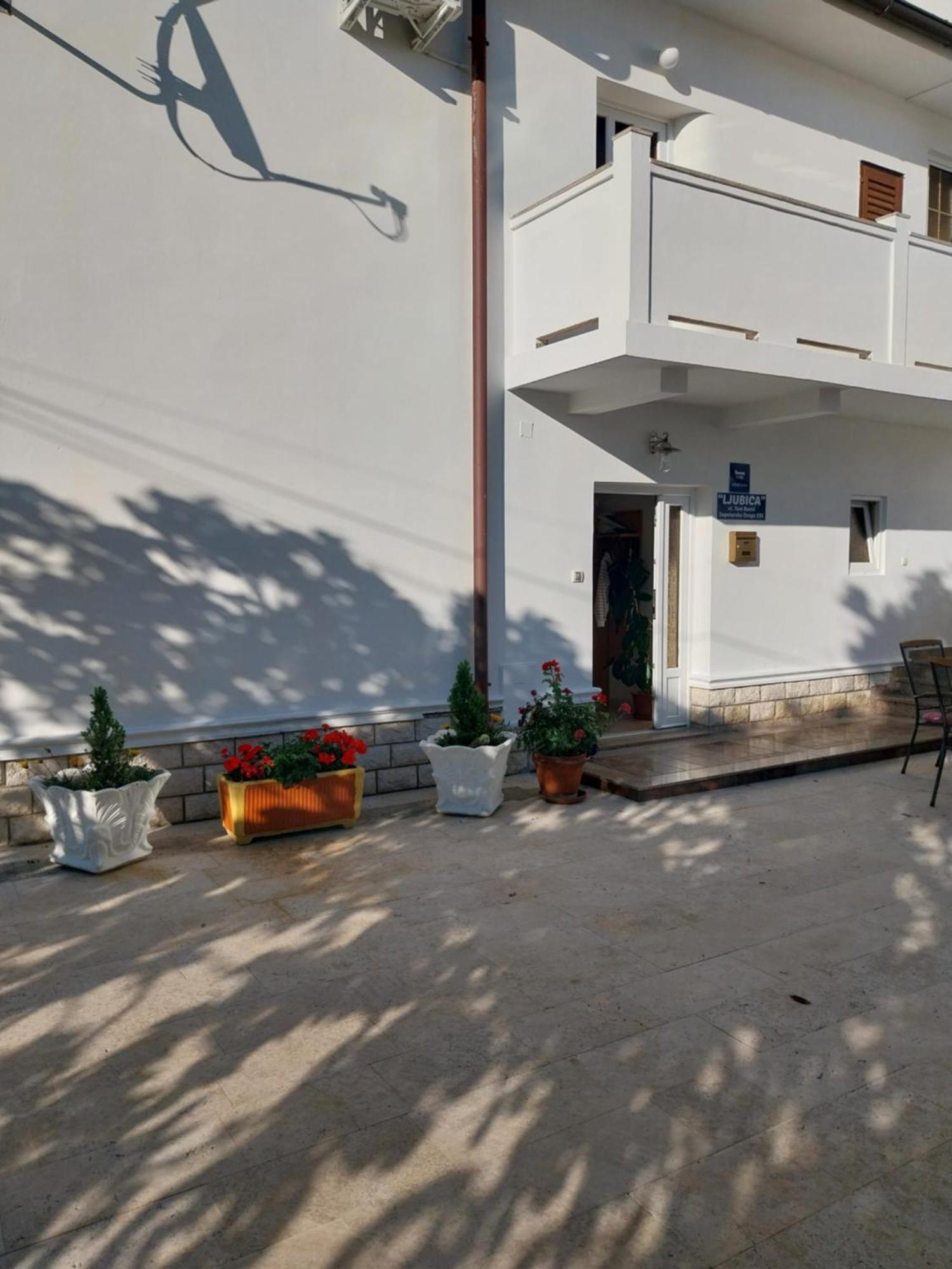 Ljubica Apartments And Rooms Supetarska Draga Ngoại thất bức ảnh