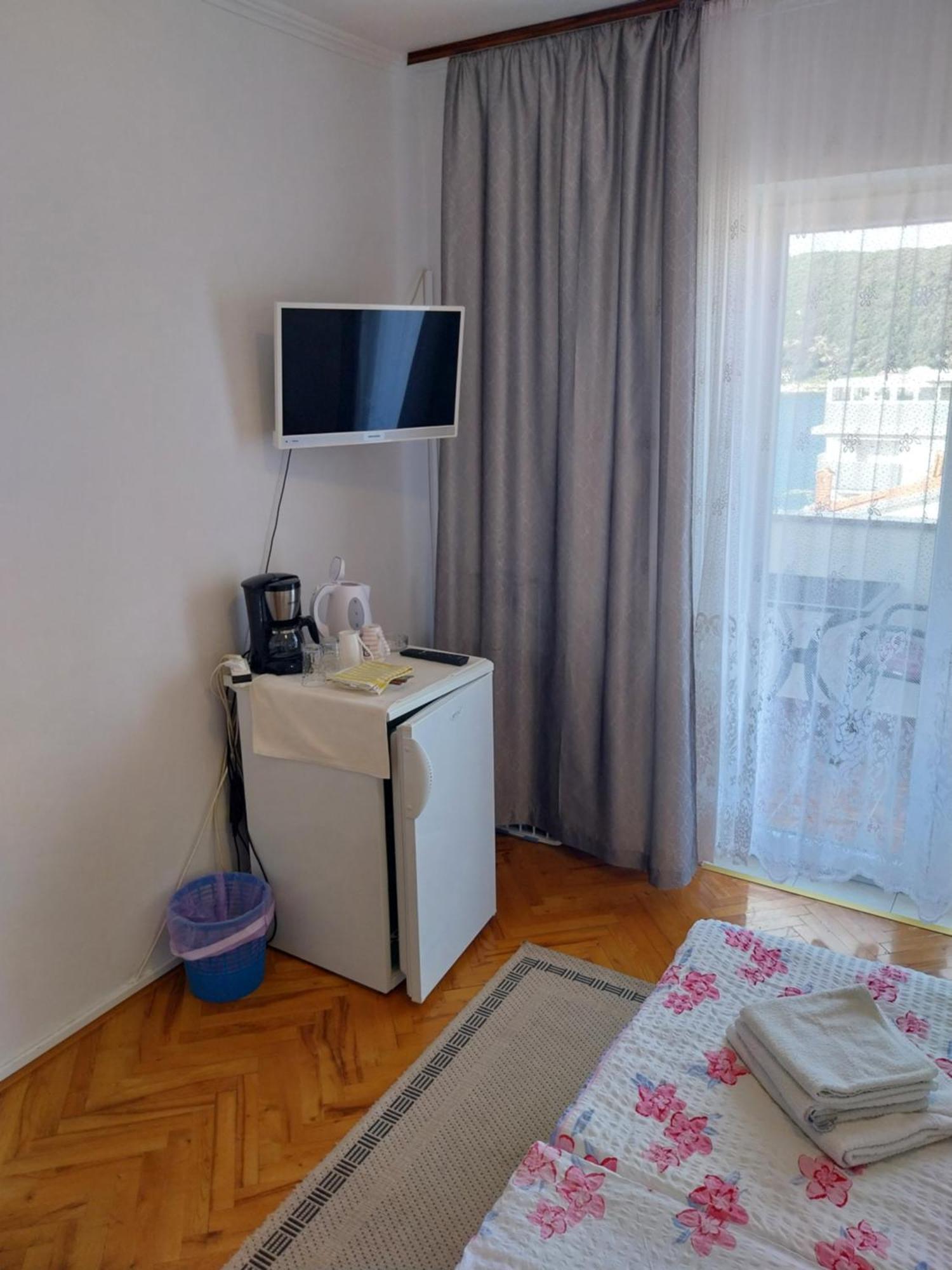 Ljubica Apartments And Rooms Supetarska Draga Ngoại thất bức ảnh