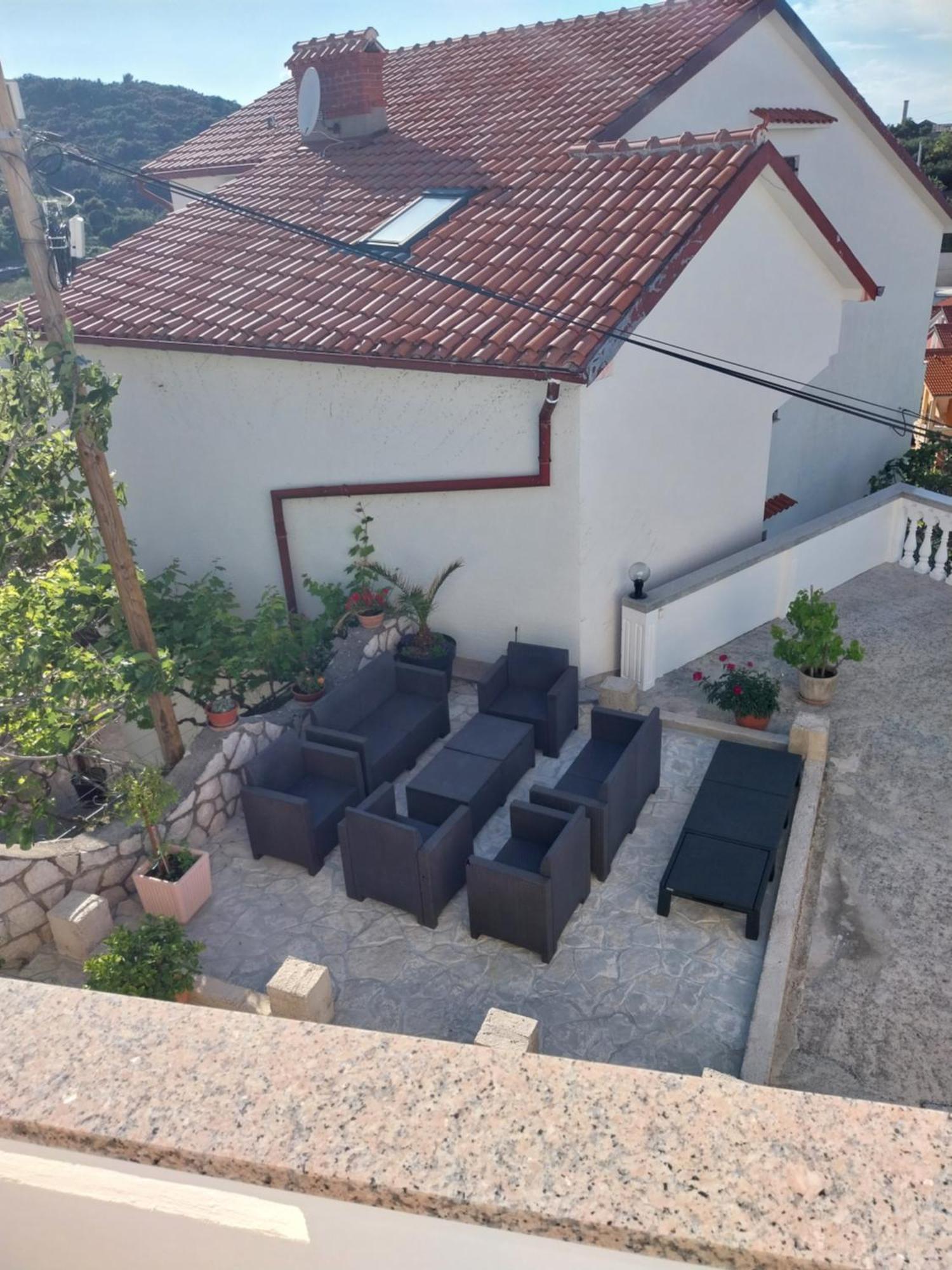 Ljubica Apartments And Rooms Supetarska Draga Ngoại thất bức ảnh
