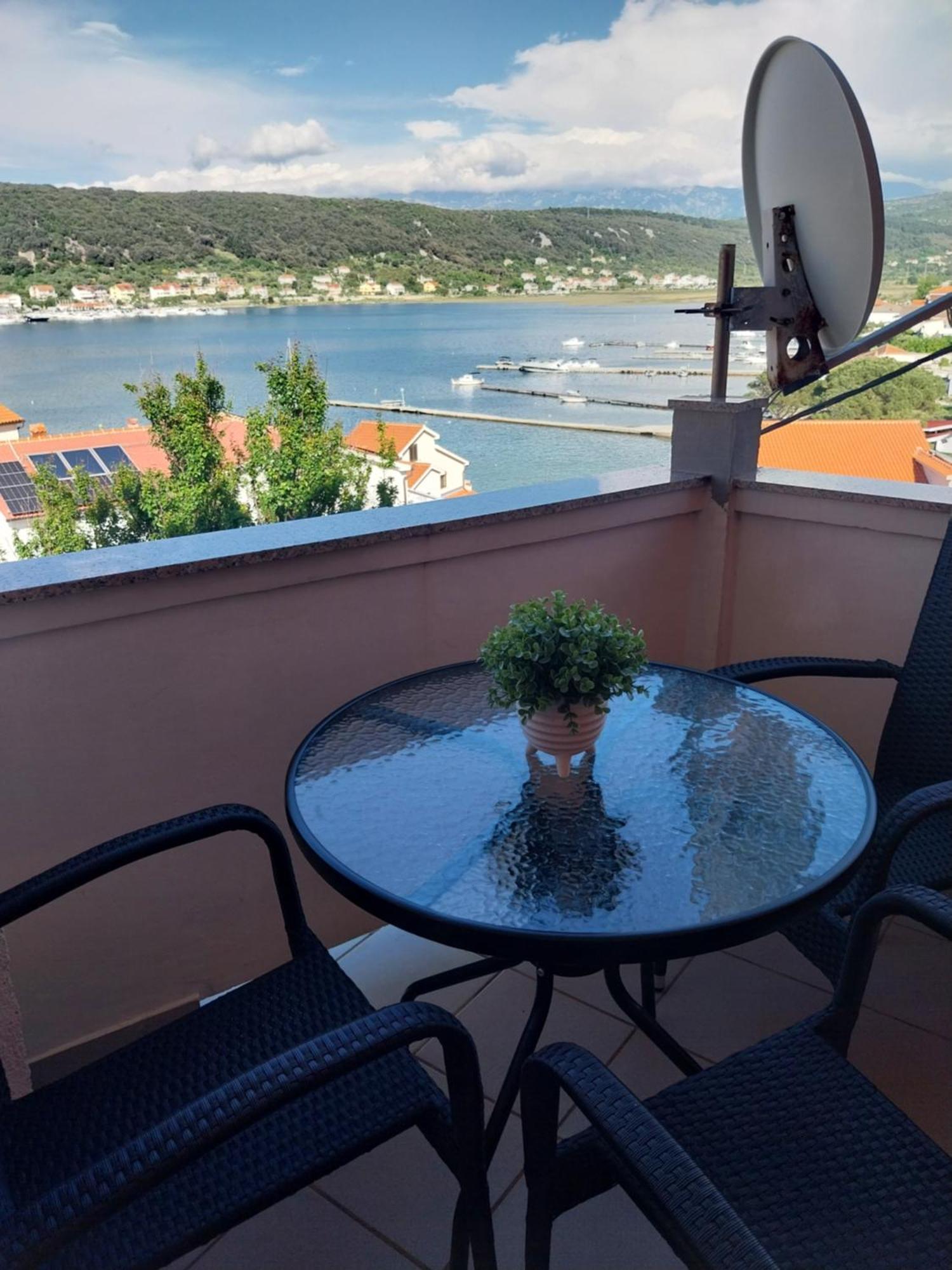 Ljubica Apartments And Rooms Supetarska Draga Ngoại thất bức ảnh