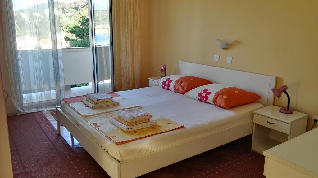 Ljubica Apartments And Rooms Supetarska Draga Ngoại thất bức ảnh