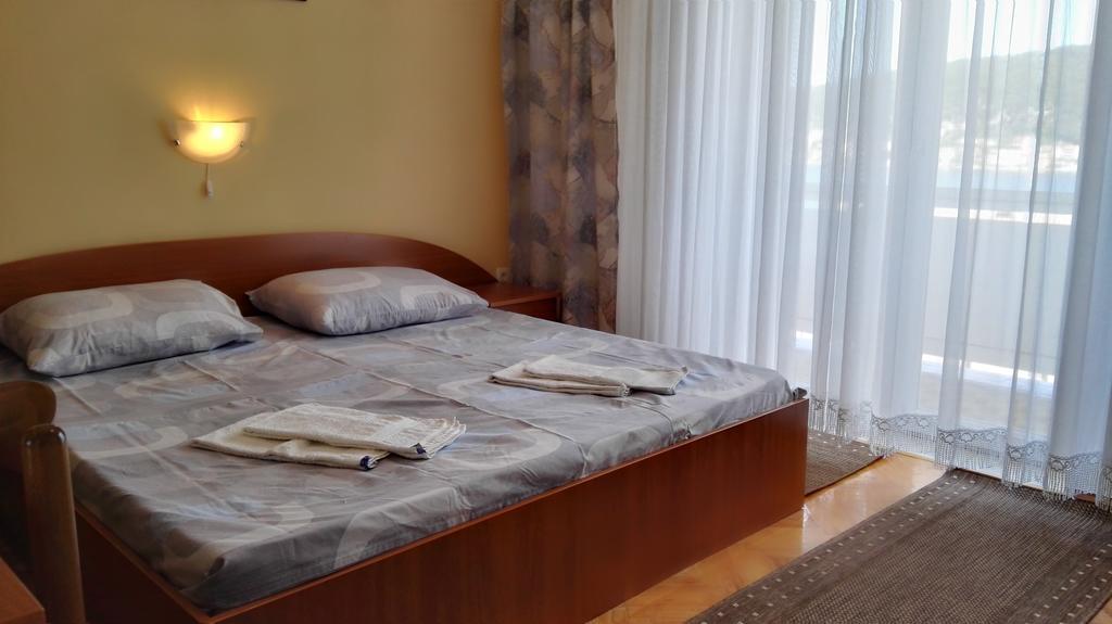 Ljubica Apartments And Rooms Supetarska Draga Ngoại thất bức ảnh
