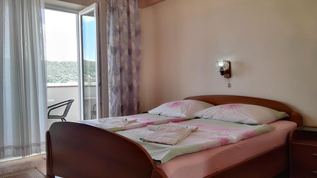 Ljubica Apartments And Rooms Supetarska Draga Ngoại thất bức ảnh